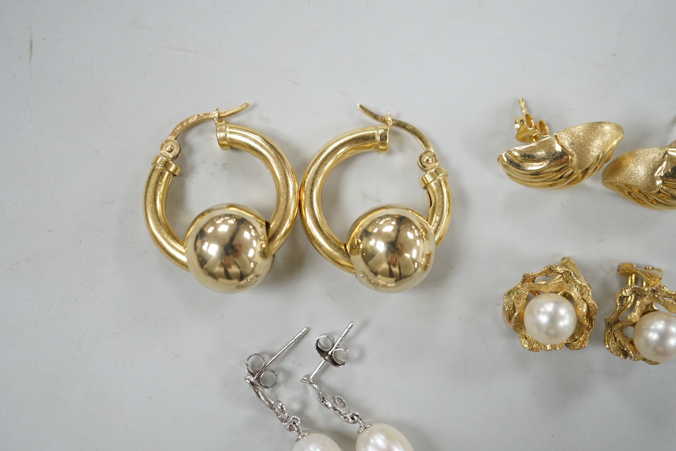 Two pairs of 750 yellow metal earrings, 12.6 grams and two pairs of 375 and cultured pearl set earrings, gross weight 7.2 grams.